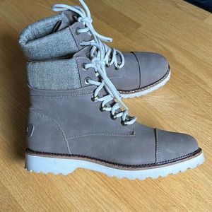 Nautica lace up boots